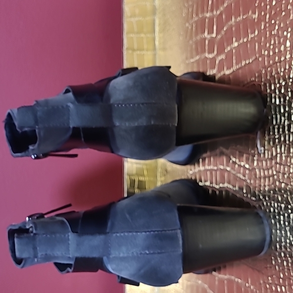 Ivanka Trump  Filoer suede leather ankle boots, size 9M, charcoal gray/black - Picture 6 of 8